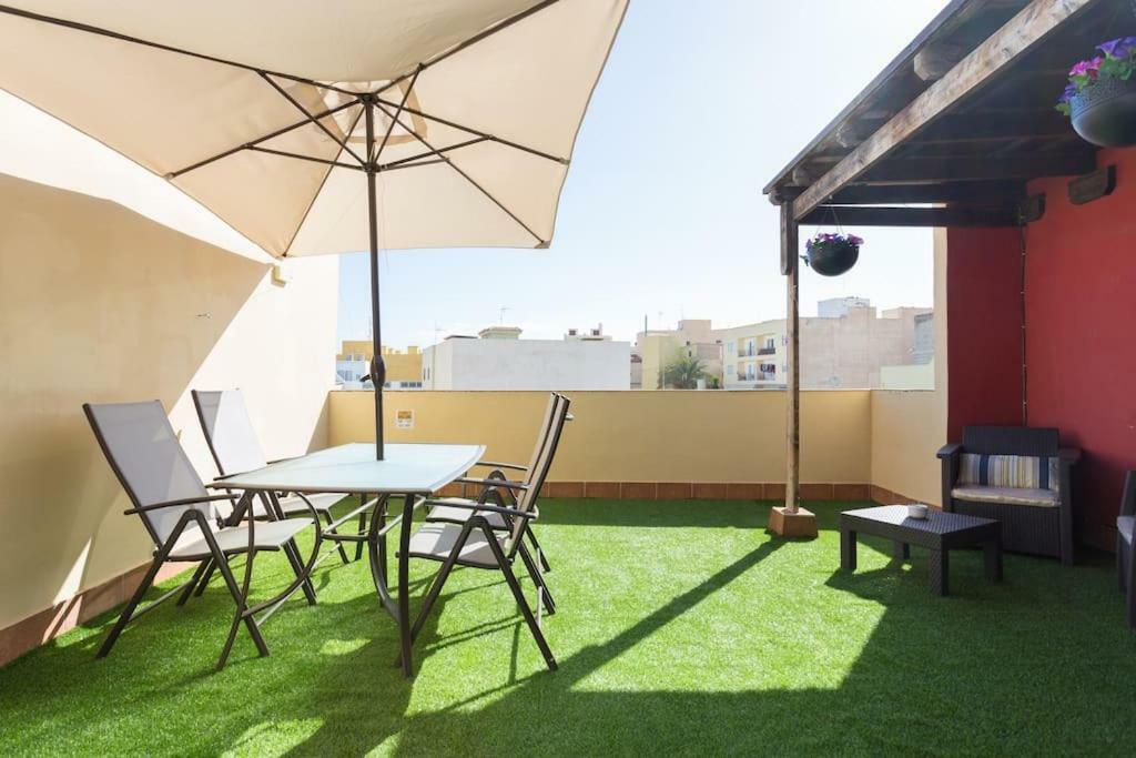 Alloggio in famiglia Blanca Tenerife - Private - Terrace And Bbq, 5 Minutes From The And Airport San Isidro (Tenerife)